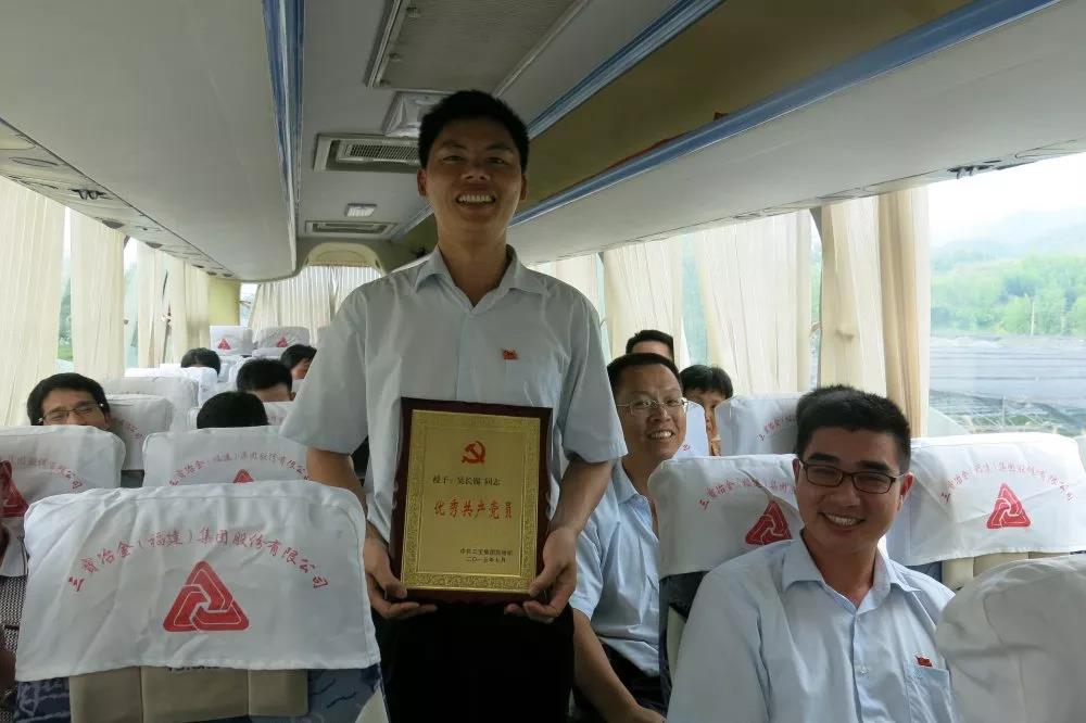 黨員立潮頭，領(lǐng)跑當(dāng)先鋒之三十一｜吳長錫：車間走出來的領(lǐng)航者